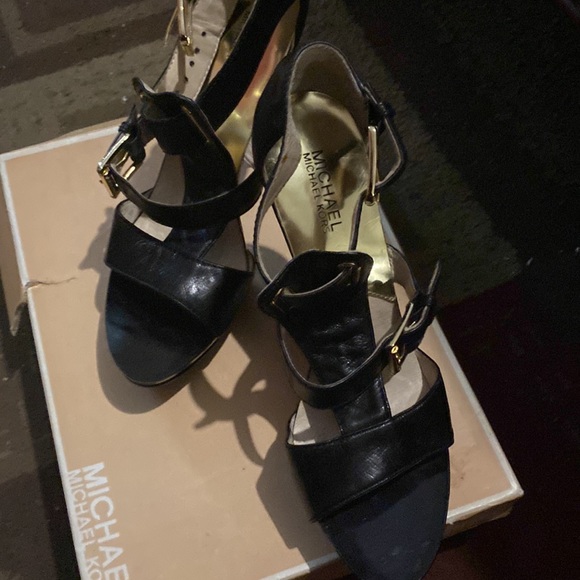Brand new Michael Kors platform sandals - Picture 5 of 5
